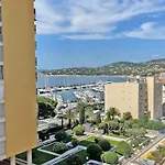 Palais De La *